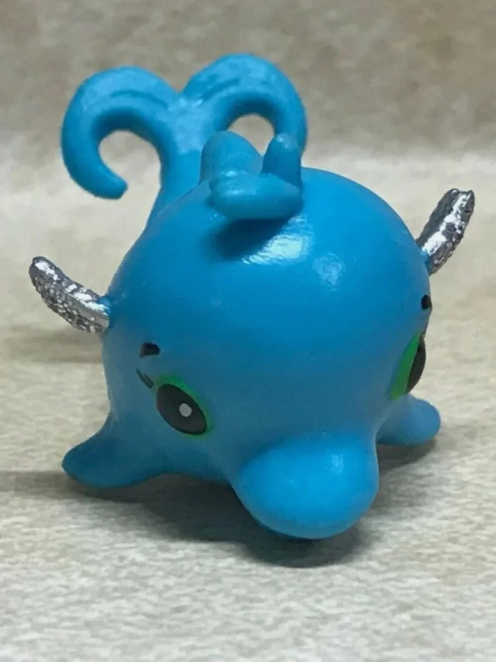 Blue Dolfinch Season 1 Hatchimals CollEGGtibles